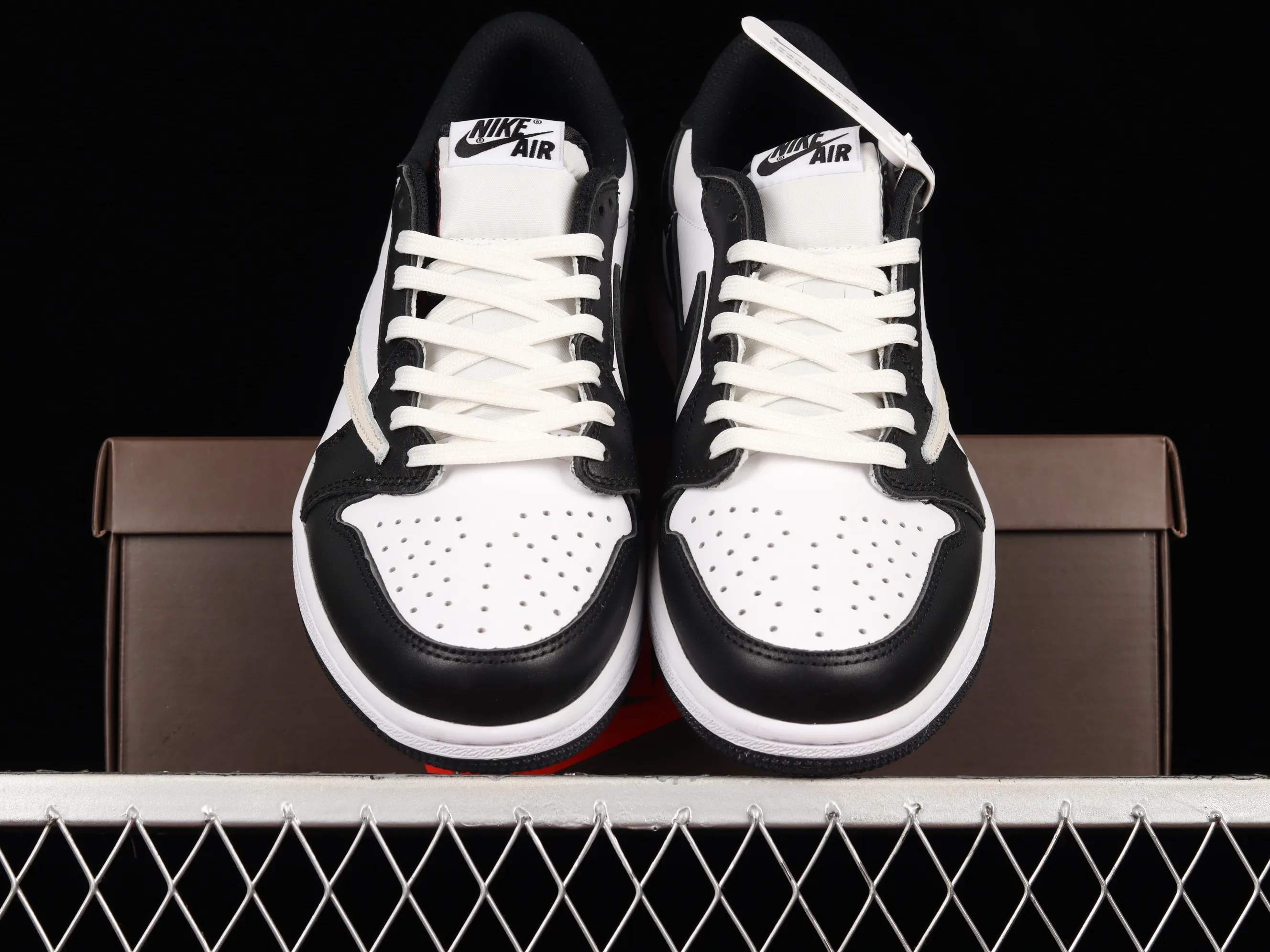 All categories Air Jordan Jordan series basketball shoes Air Jordan 1 Low Travis Scott x Air Jordan 1 Low OG AJ1 Joe 1 white and black barb joint casual sports basketball shoes DM7866-010